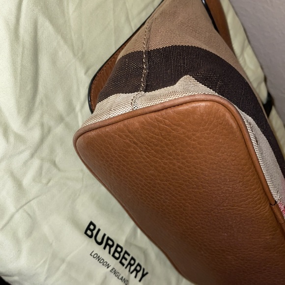 Authentic Burberry London grained nova check crossbody mini messenger purse - Picture 6 of 16